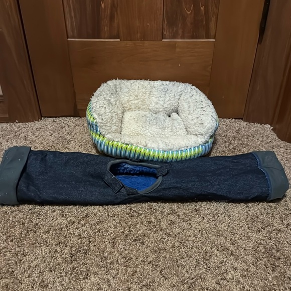 Small animal couch and soft play tube. - Picture 1 of 10
